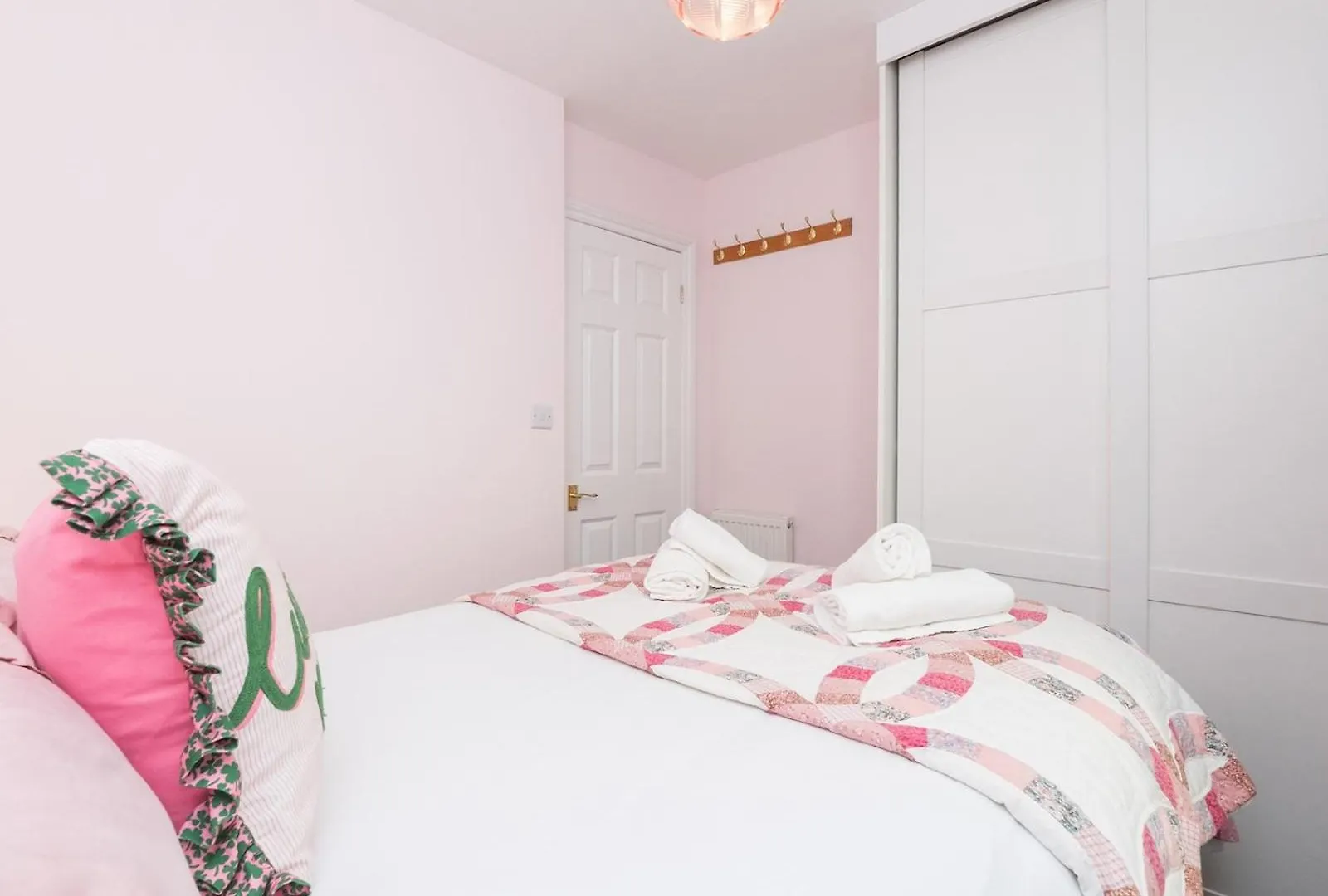 Bright Flat Close To The City Centre Pass The Keys Bath Apartmán